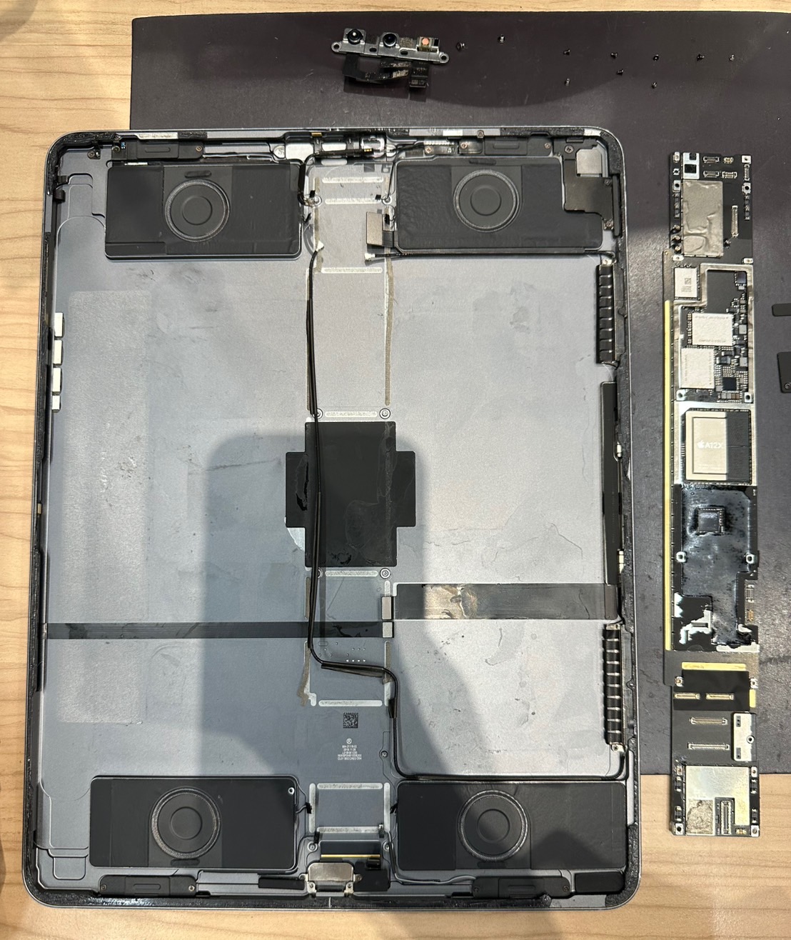 鹿児島店】iPad Pro 12.9インチ（第3世代）バッテリーとドックコネクタ